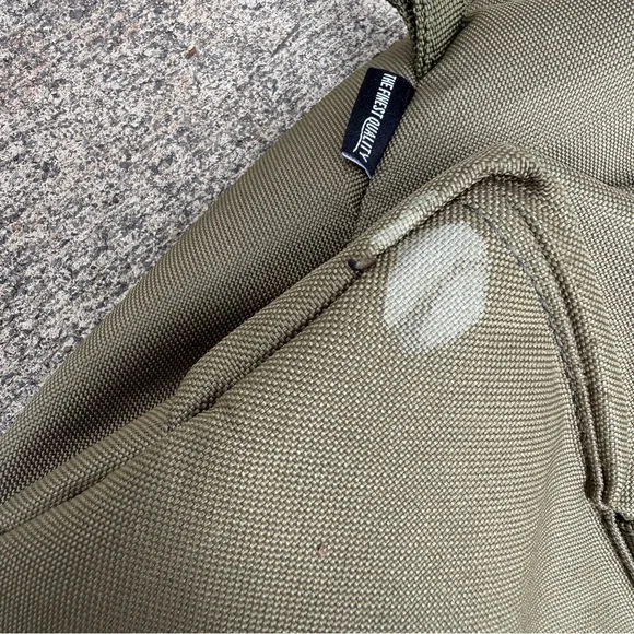 Herschel Supply Duffle Bag Army Olive Green Canvas Tote Weekender Carryall - Picture 11 of 11